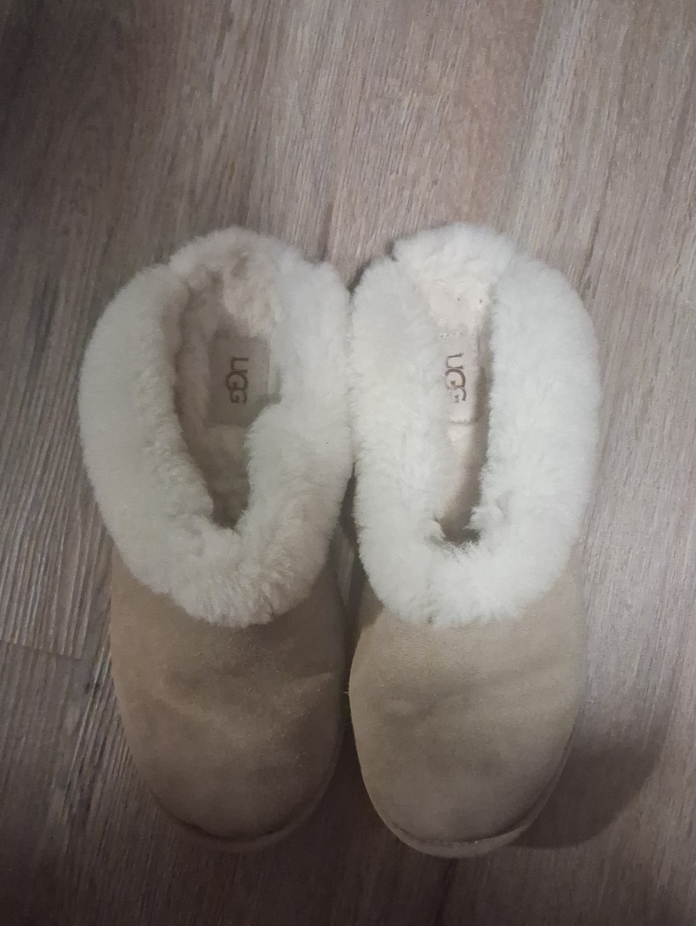 8.5 UGG Shearling Cuff Slip-On Slippers in Beige